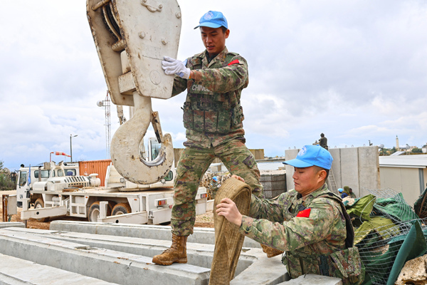 我赴黎维和建筑工兵分队完成紧急施工任务